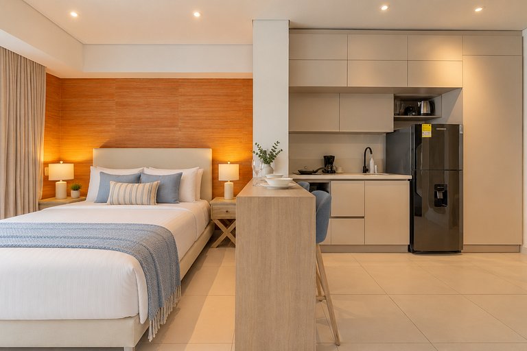 Suite con balcón, piscina y vista panorámica CB741