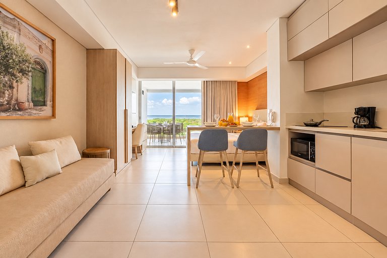 Suite con balcón, piscina y vista panorámica CB741