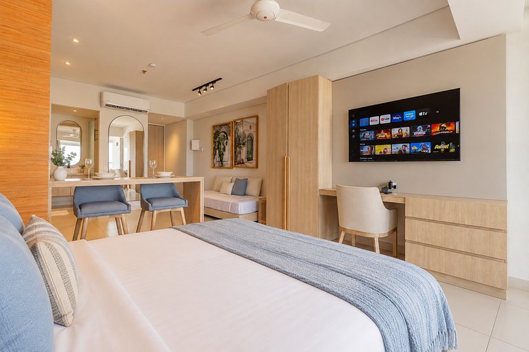 Suite con balcón, piscina y vista panorámica CB741